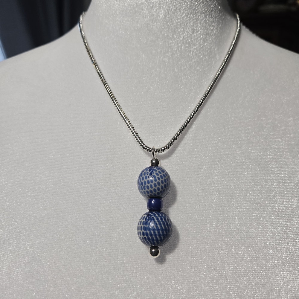 Chic Silver and Blue Beaded Necklace 18" Extender 2'